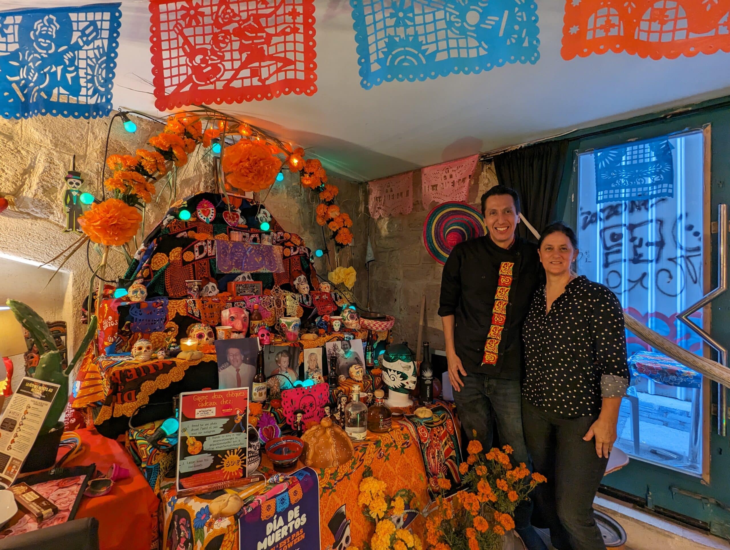 El Pueblo célèbre El dia de Muertos