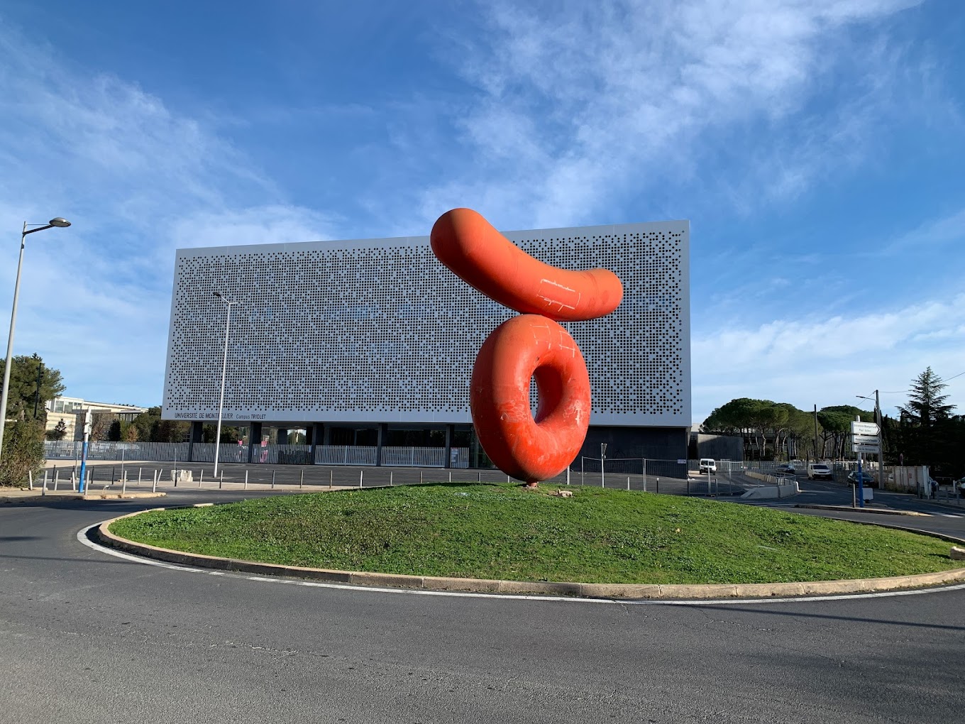 Un si Grand Hérault : le rond-point saucisse fait aussi partie du  patrimoine - Hérault Tribune