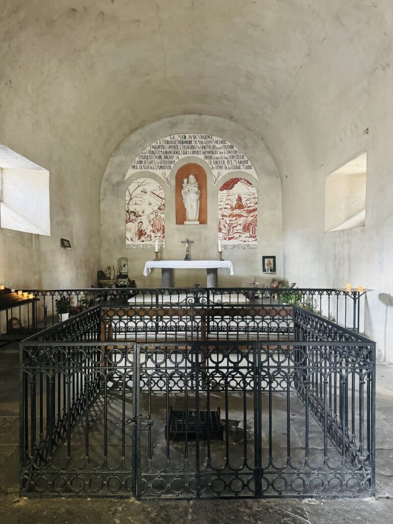 Interieur de Notre dame de lAgenouillade ©Elodie Greffin.jpg