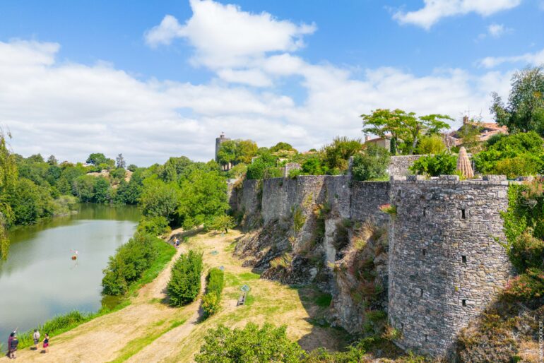 Remparts de Vouvant ©Simon Bourcier