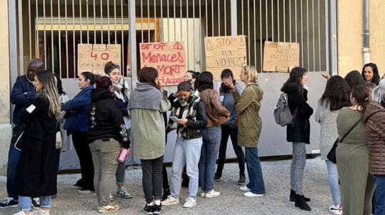 Manifestation devant le Collège Paul Riquet de Béziers ©EG