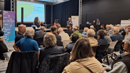 Échanges tendus entre les habitants de Poussan et la SNCF au sujet du viaduc de la ligne nouvelle entre Montpellier et Perpignan. Théa Ollivier / Hérault Tribune