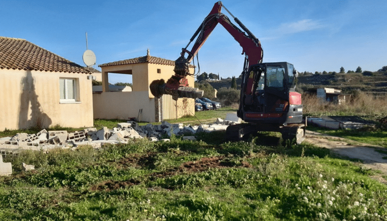 Démolition d’une construction illégale sur la commune de Poussan © Préfecture de l'Hérault.