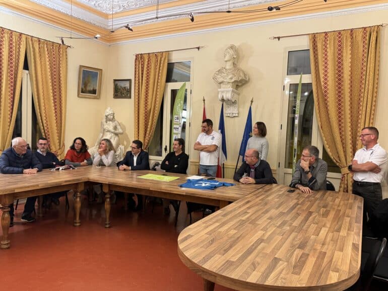 Remise de chèque du Relais Des Vignobles à l'Arche Montblanaise ©EG