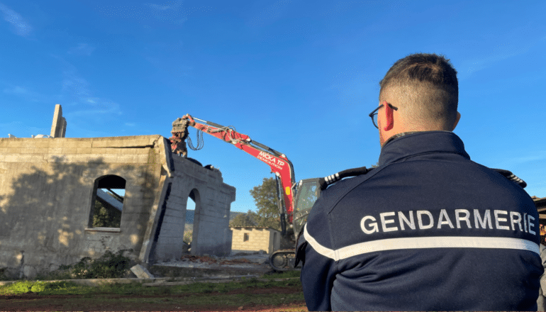 Opération de lutte contre la cabanisation au Bosc ©Louise Brahiti/Hérault Tribune