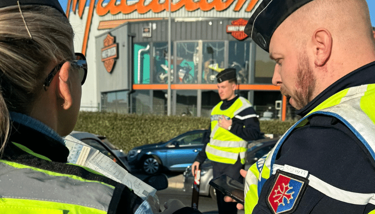 Contrôle routier par les gendarmes au rond-point du Macadam à Saint-Jean-de-Védas le 26 décembre. © Préfecture de l'Hérault