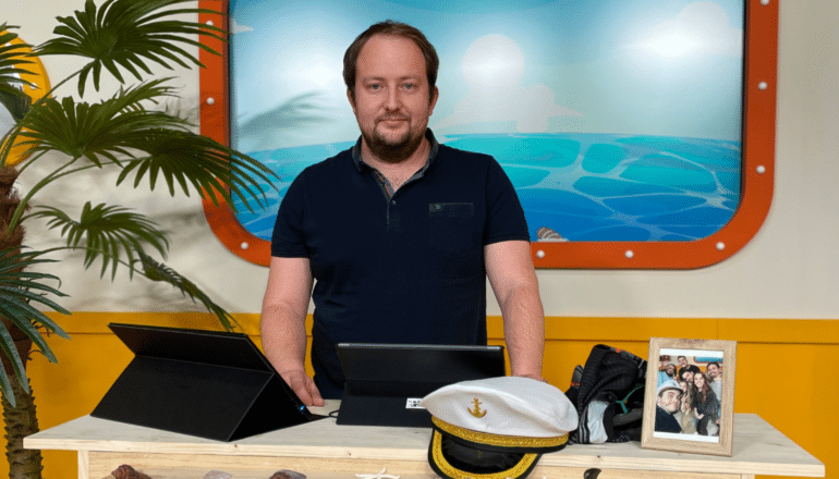 Timothée Malossane, directeur du développement chez ZQSD sur le plateau de “Boat” ©Louise Brahiti