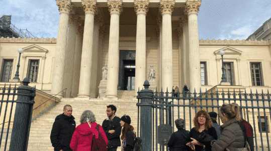 Rassemblement de cordistes devant la cour d'appel de Montpellier le 6 janvier. © T.O / Hérault Tribune