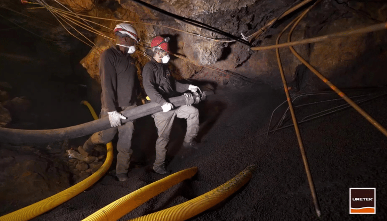 L'entreprise Uretek durant le chantier de comblement de l'ancienne mine argentifère en 2018, au Pradal (Vallée de l'Orb, Hérault) © Uretek.